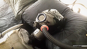 Latex Gasmask Breathplay